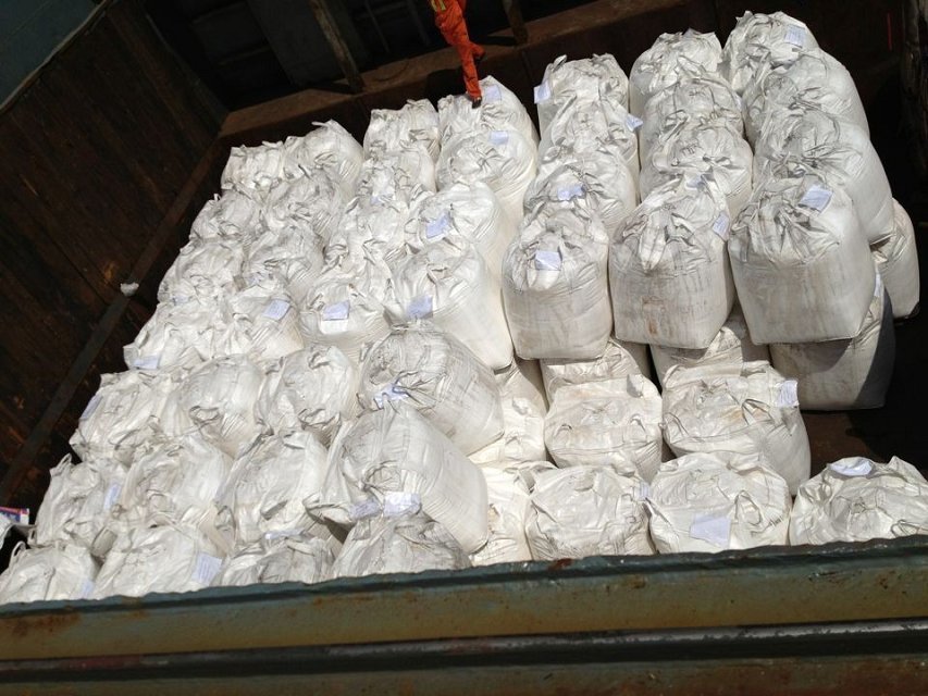 Container loaded with 1000 kg jumbo bags of urea for export
